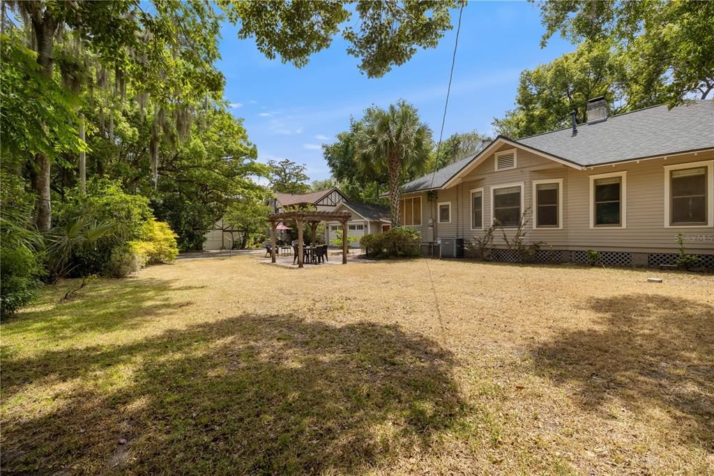 Active With Contract: $465,000 (2 beds, 2 baths, 1362 Square Feet)