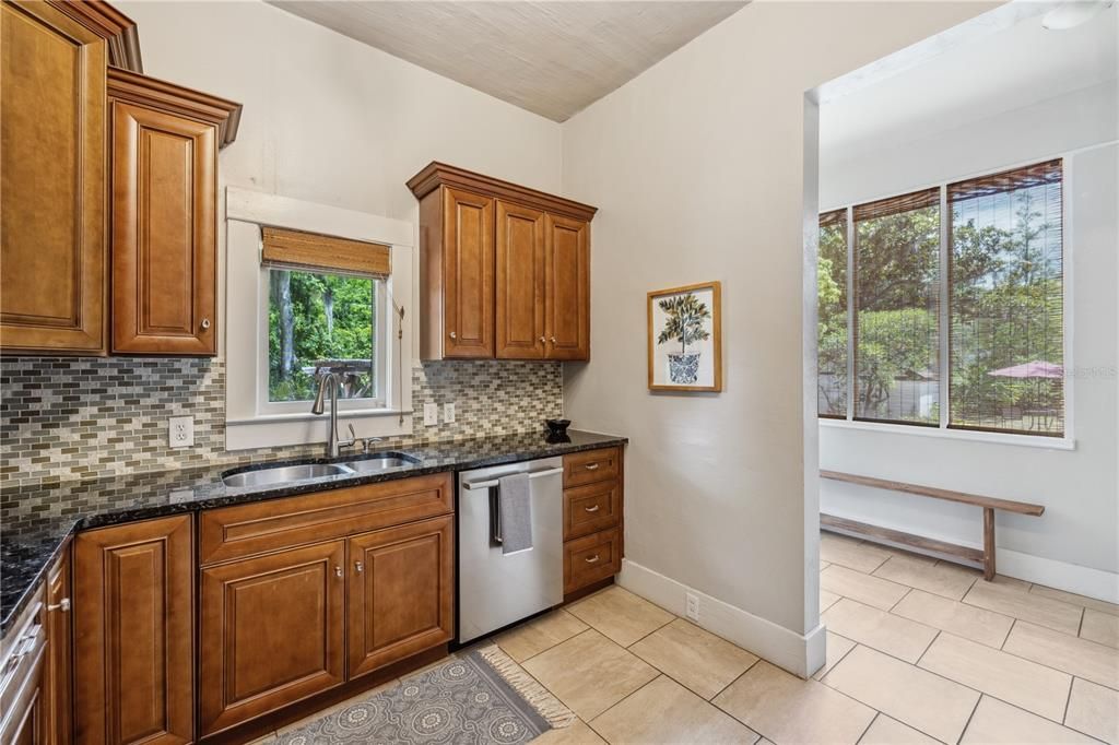 Active With Contract: $465,000 (2 beds, 2 baths, 1362 Square Feet)