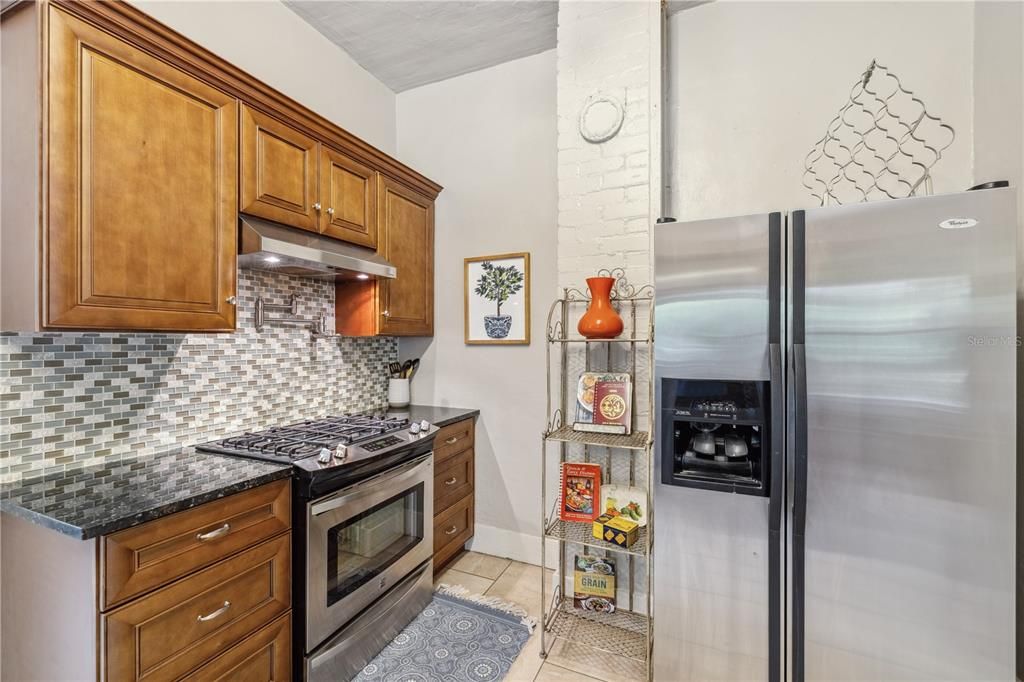 Active With Contract: $465,000 (2 beds, 2 baths, 1362 Square Feet)