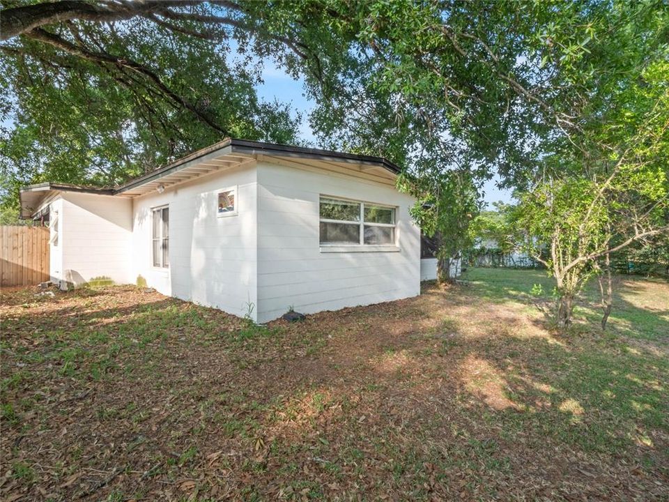 Active With Contract: $428,990 (4 beds, 2 baths, 1582 Square Feet)