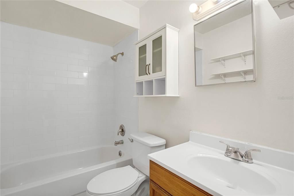 Active With Contract: $1,800 (3 beds, 1 baths, 1312 Square Feet)