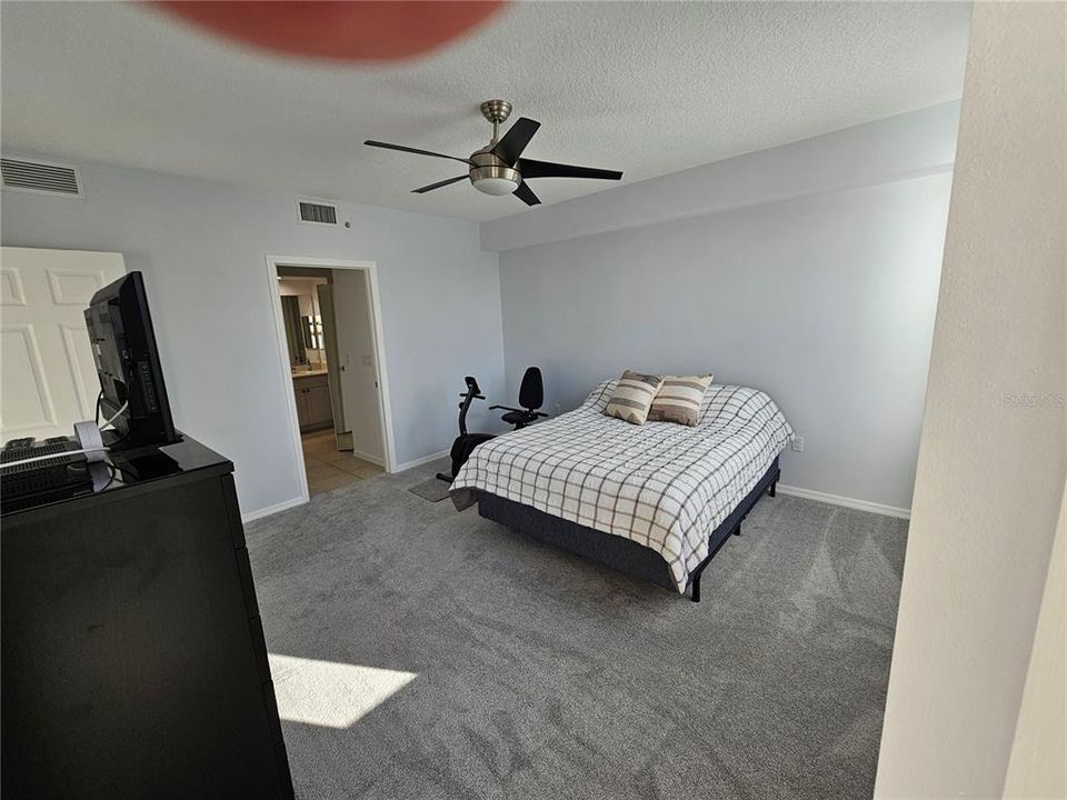 For Rent: $2,100 (2 beds, 2 baths, 1324 Square Feet)