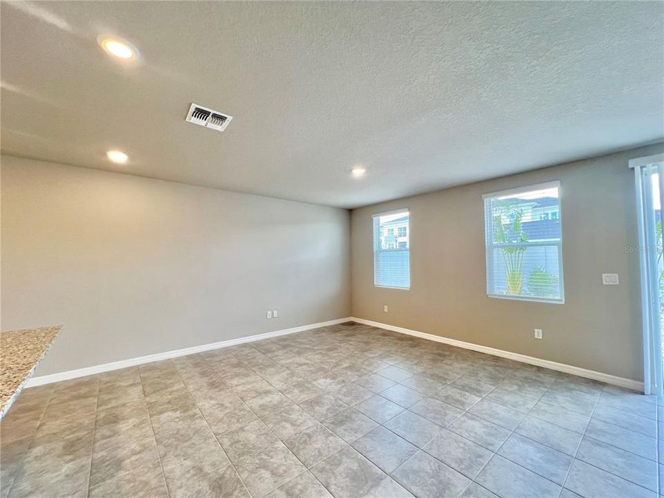 For Rent: $2,295 (3 beds, 2 baths, 1566 Square Feet)