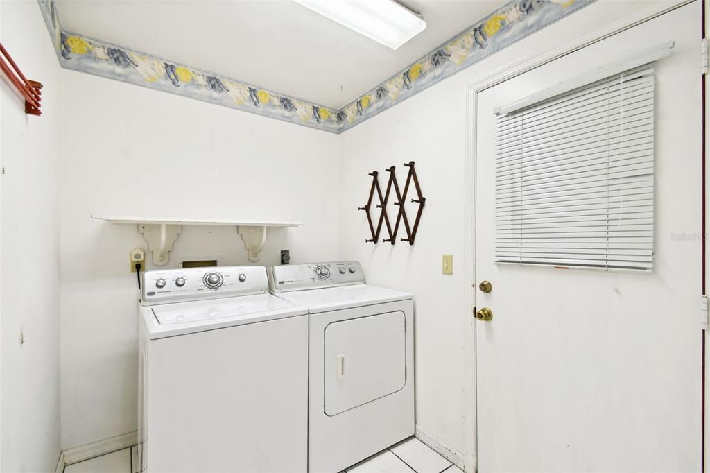 For Sale: $350,000 (3 beds, 2 baths, 1428 Square Feet)