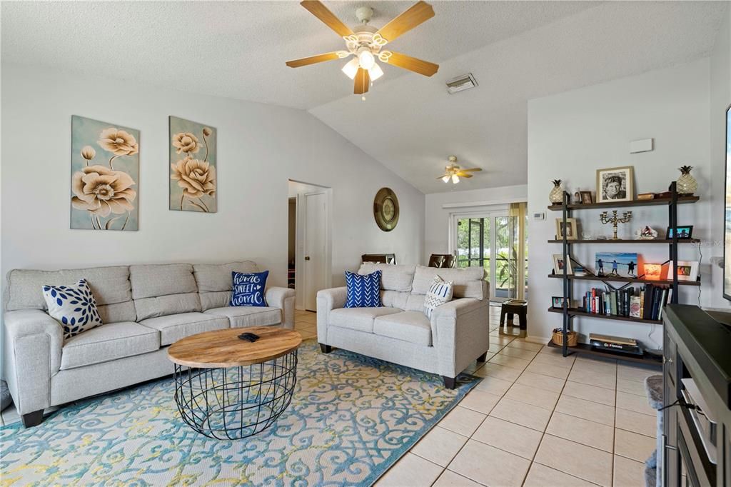 For Sale: $274,900 (3 beds, 2 baths, 1259 Square Feet)