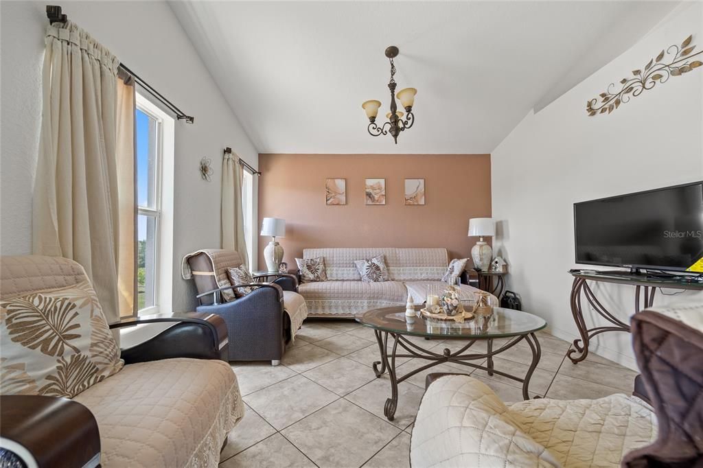 For Sale: $290,000 (3 beds, 2 baths, 1265 Square Feet)