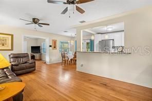 For Sale: $399,900 (2 beds, 2 baths, 1144 Square Feet)