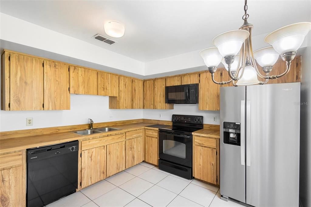 Active With Contract: $380,000 (3 beds, 2 baths, 1206 Square Feet)