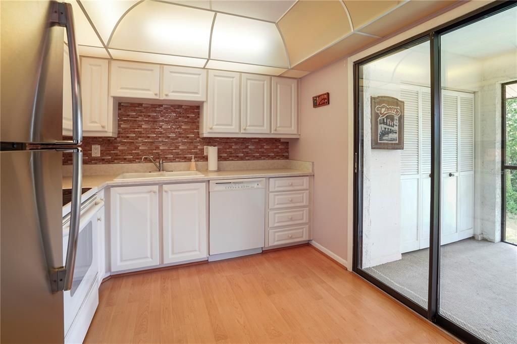 For Sale: $199,000 (2 beds, 2 baths, 1352 Square Feet)