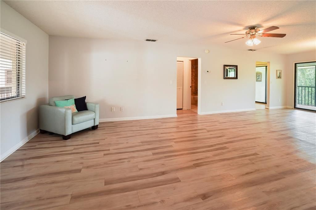 For Sale: $199,000 (2 beds, 2 baths, 1352 Square Feet)