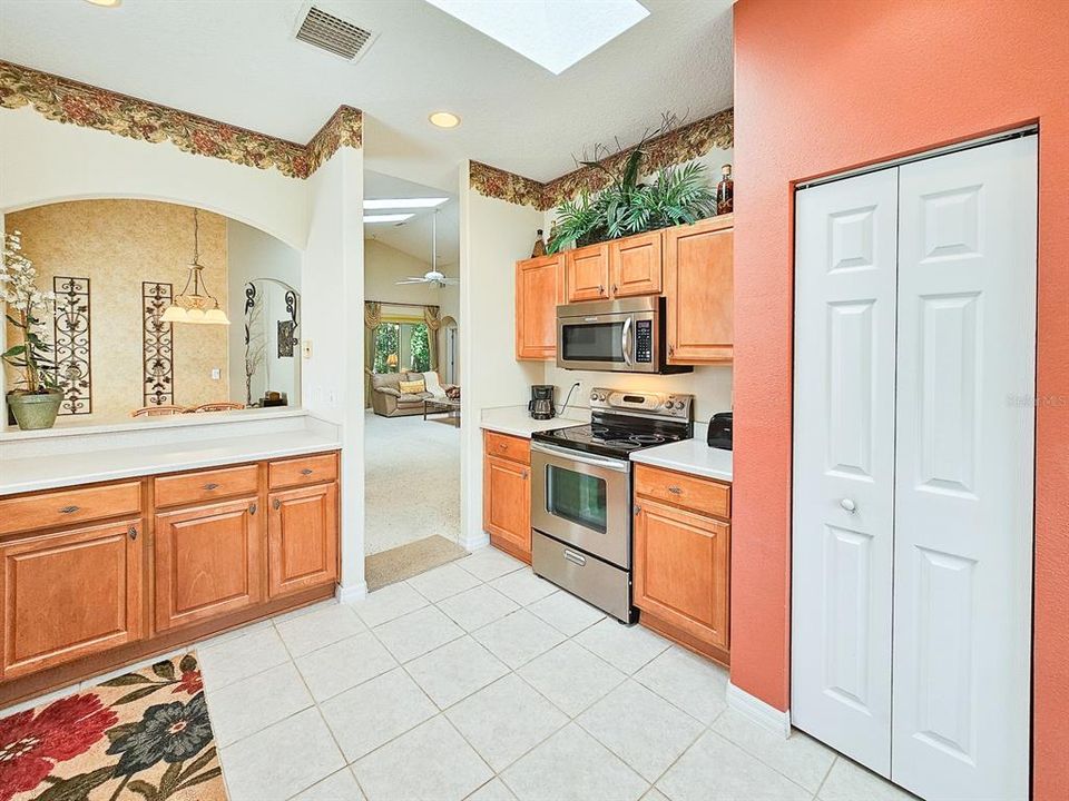 For Sale: $395,500 (2 beds, 2 baths, 1612 Square Feet)