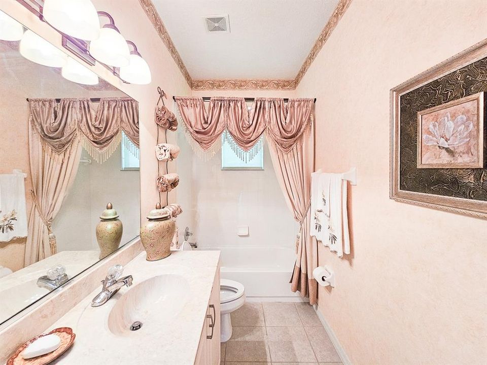 待售: $395,500 (2 贝兹, 2 浴室, 1612 平方英尺)