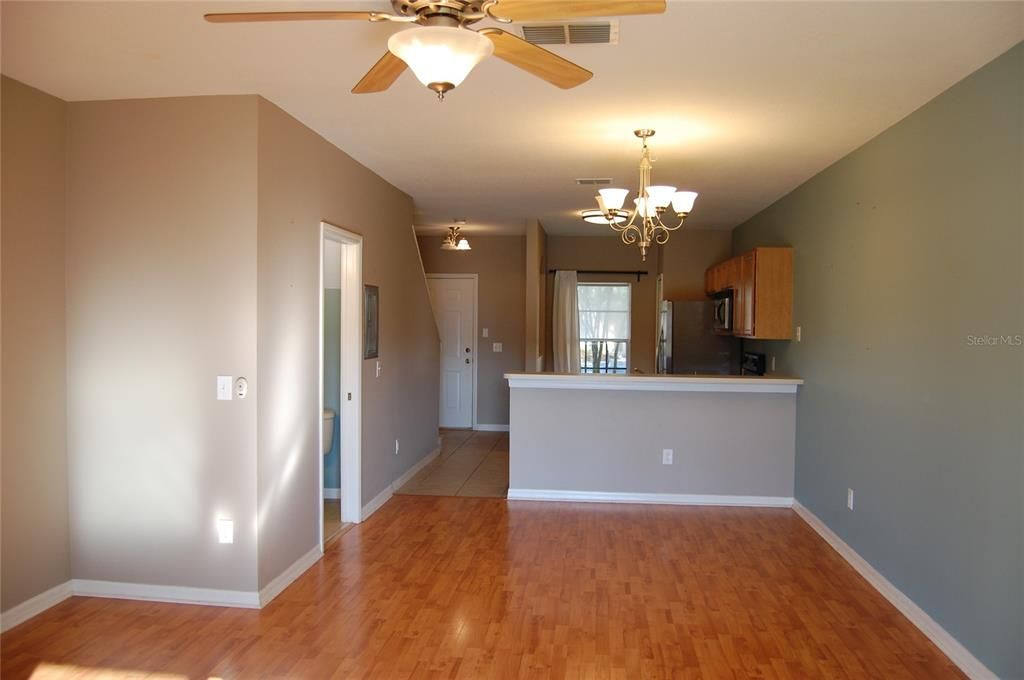 Active With Contract: $1,600 (2 beds, 2 baths, 1144 Square Feet)