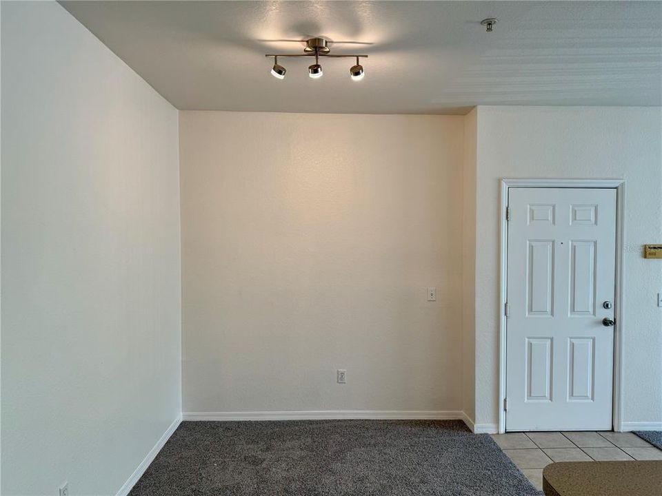 For Rent: $1,325 (1 beds, 1 baths, 672 Square Feet)
