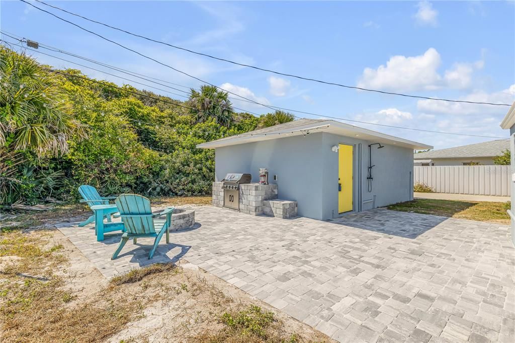 Active With Contract: $629,900 (3 beds, 2 baths, 1138 Square Feet)