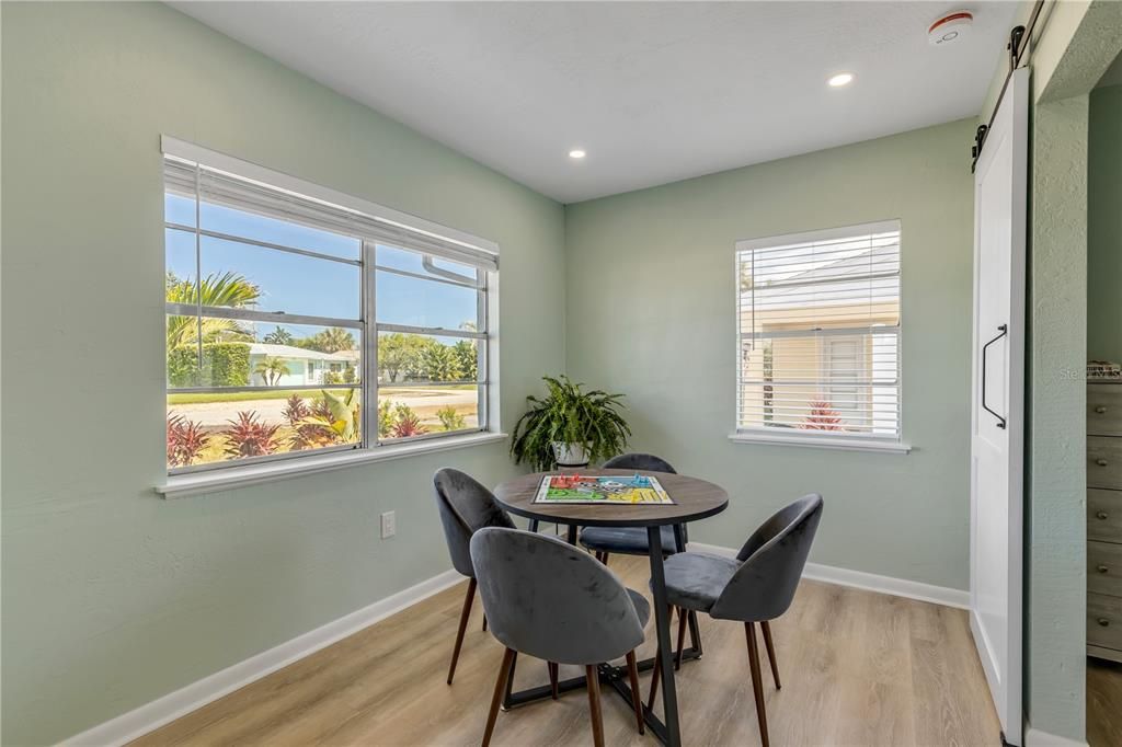 Active With Contract: $629,900 (3 beds, 2 baths, 1138 Square Feet)