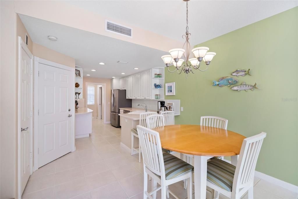 For Sale: $475,000 (3 beds, 2 baths, 1672 Square Feet)