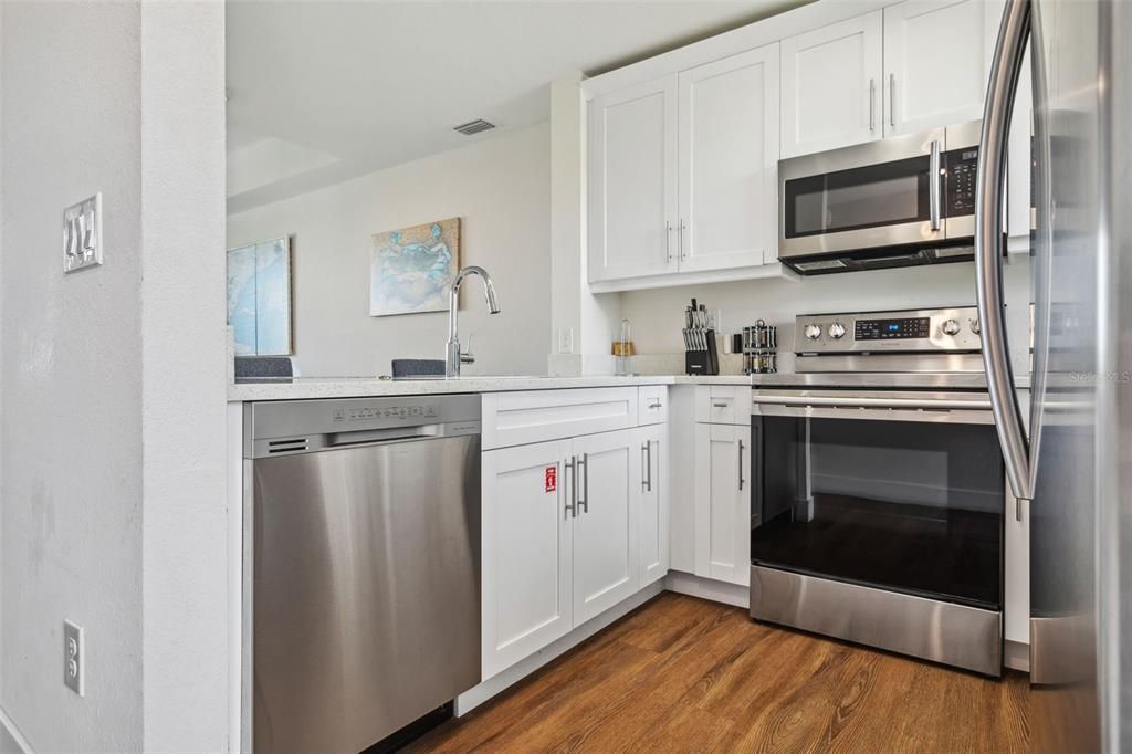 For Sale: $439,900 (2 beds, 1 baths, 1184 Square Feet)