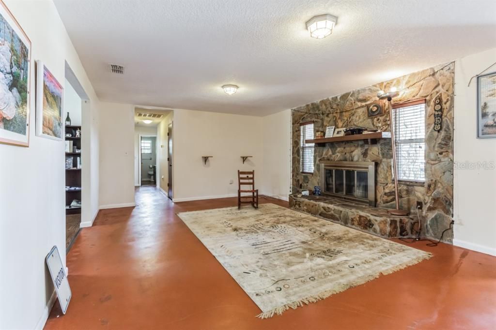 Active With Contract: $268,000 (3 beds, 2 baths, 1330 Square Feet)