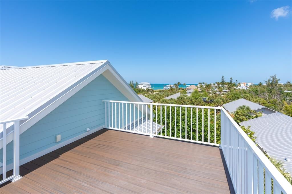 Upper Level Deck overlooking Gulf and the Entire Island.