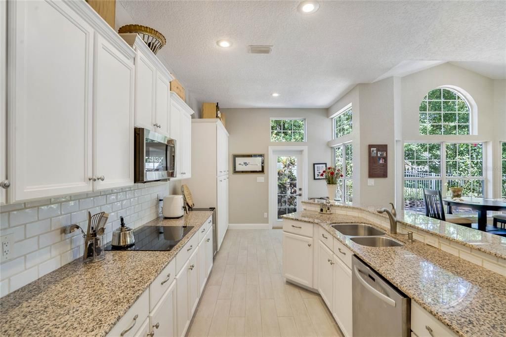 Recently Sold: $675,000 (3 beds, 3 baths, 2460 Square Feet)