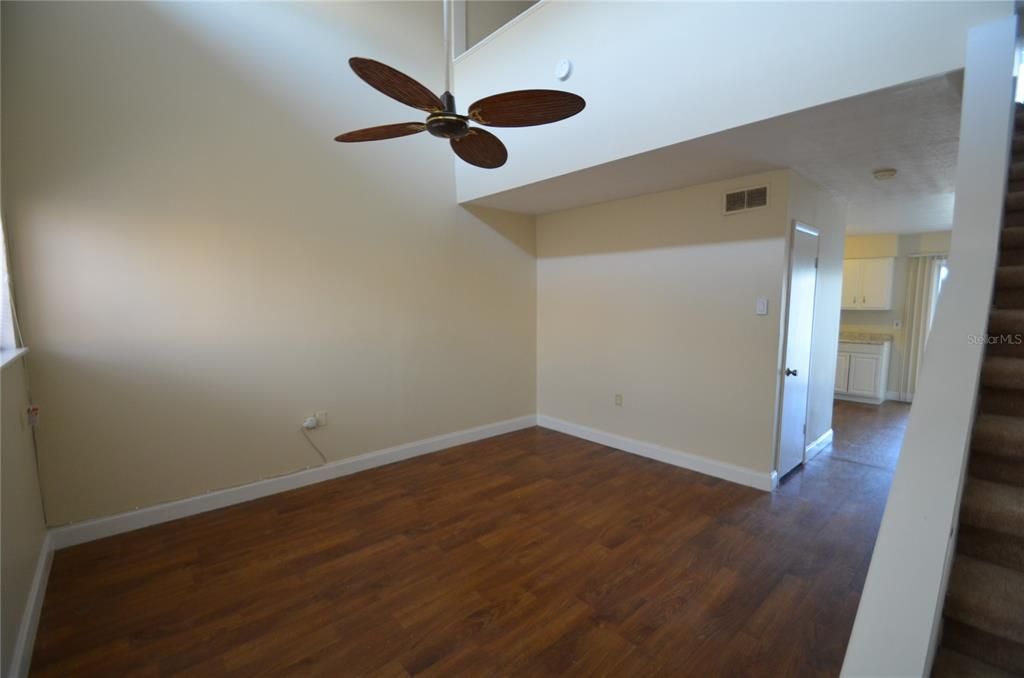 For Sale: $110,900 (1 beds, 1 baths, 762 Square Feet)