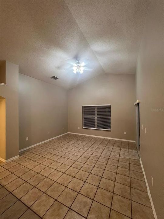 For Rent: $2,400 (3 beds, 2 baths, 1662 Square Feet)
