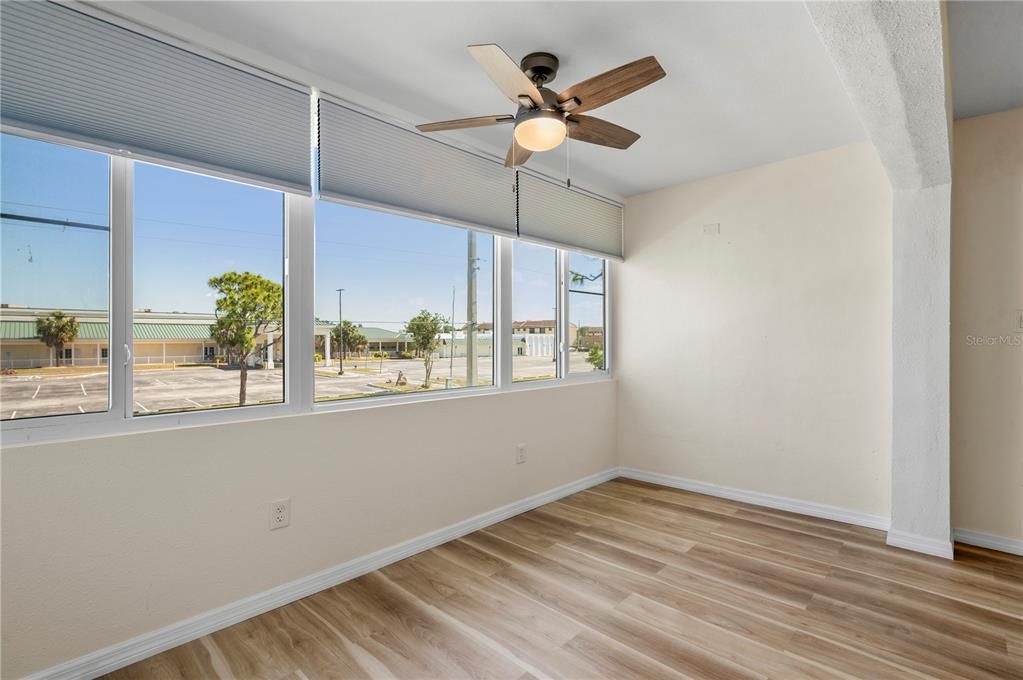 For Sale: $149,000 (2 beds, 2 baths, 919 Square Feet)