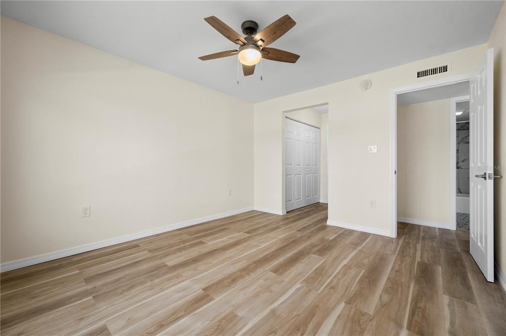 For Sale: $149,000 (2 beds, 2 baths, 919 Square Feet)