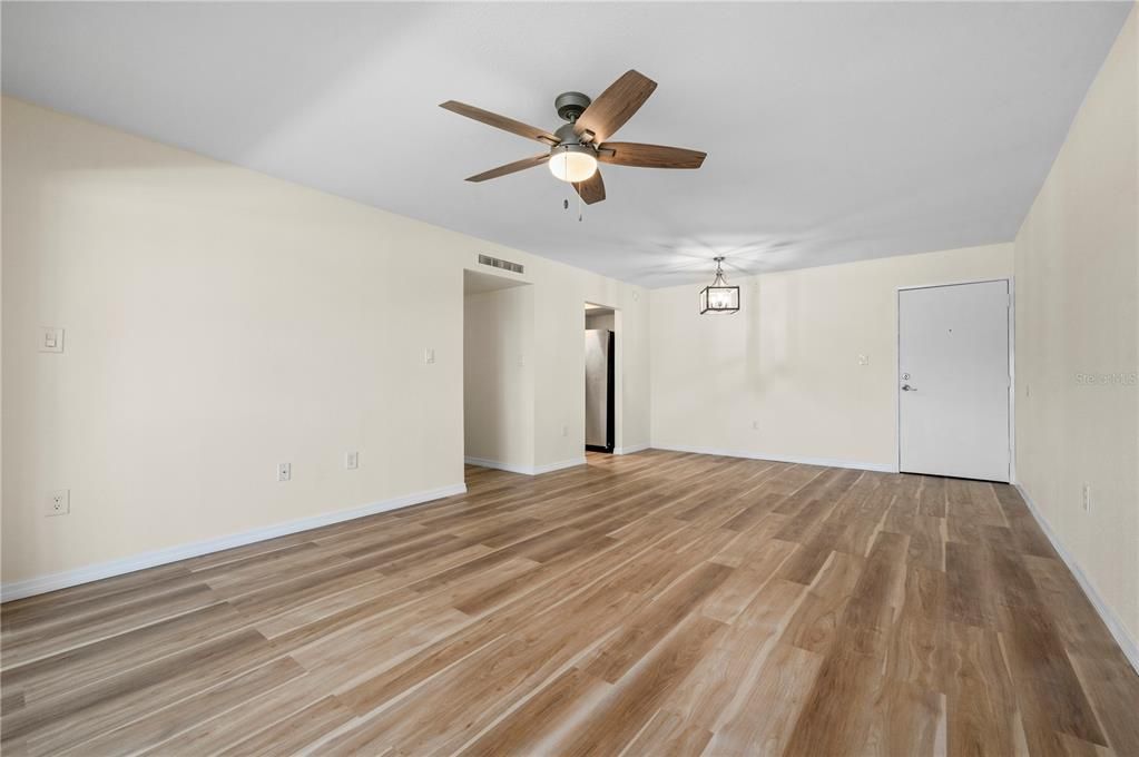 For Sale: $149,000 (2 beds, 2 baths, 919 Square Feet)