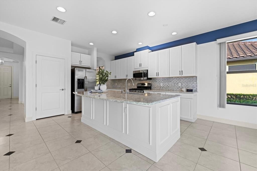 For Sale: $749,900 (2 beds, 2 baths, 2087 Square Feet)