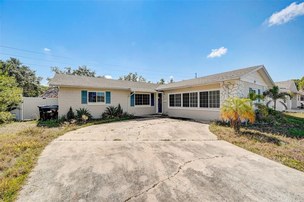 For Sale: $330,000 (5 beds, 2 baths, 1848 Square Feet)