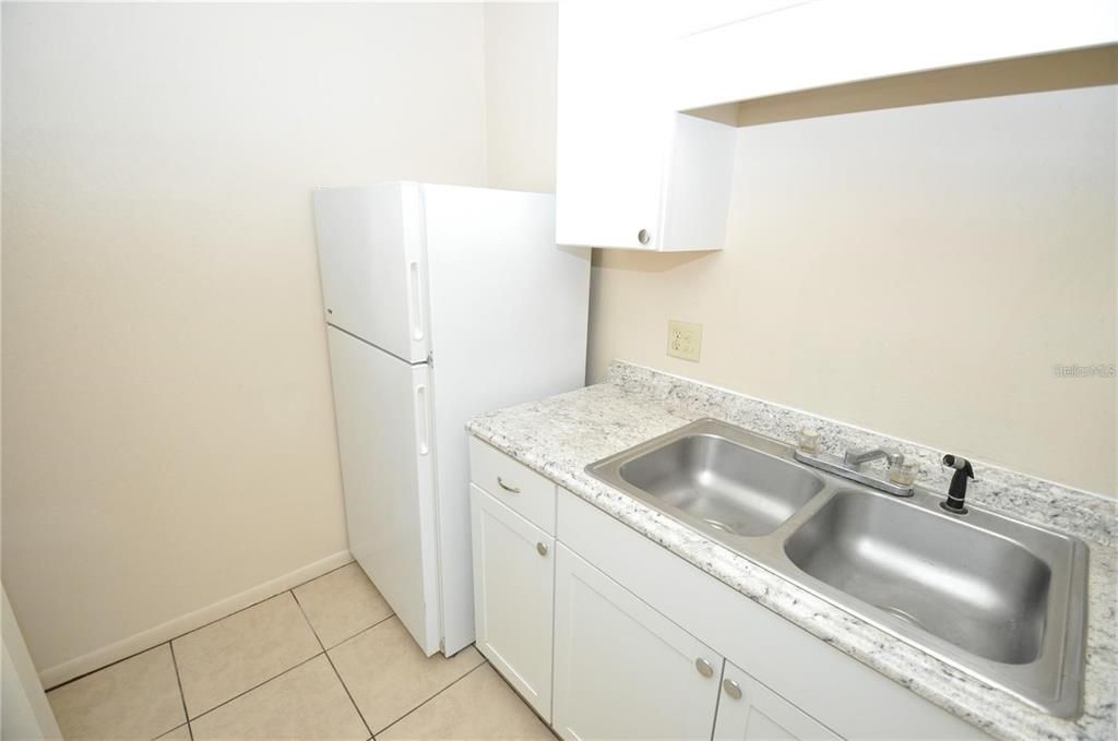 Active With Contract: $995 (1 beds, 1 baths, 580 Square Feet)