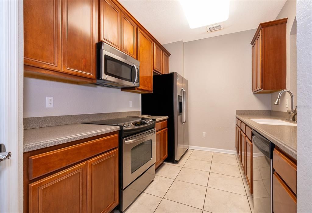 Active With Contract: $1,950 (3 beds, 2 baths, 1247 Square Feet)