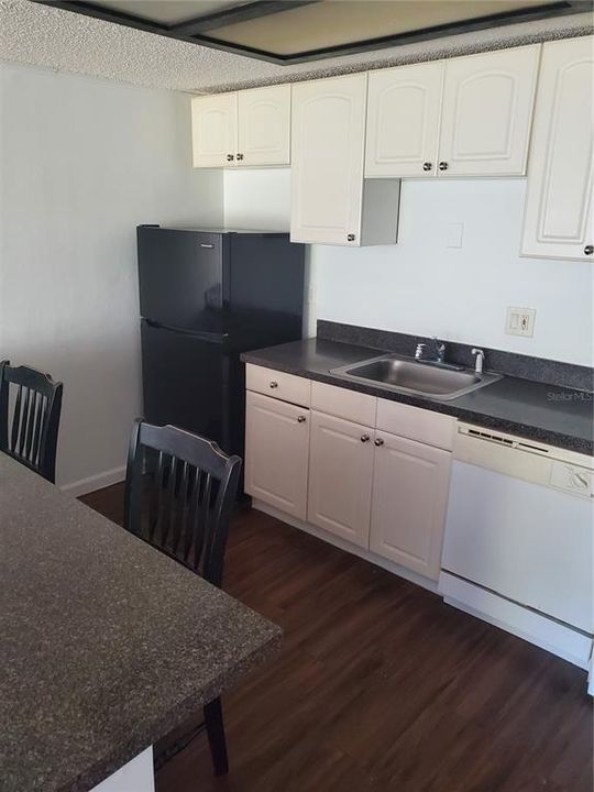 For Rent: $1,250 (1 beds, 1 baths, 548 Square Feet)