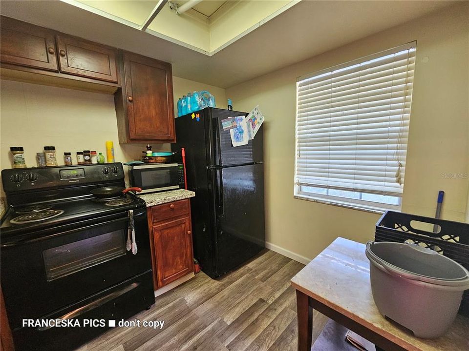 For Sale: $125,000 (1 beds, 1 baths, 644 Square Feet)