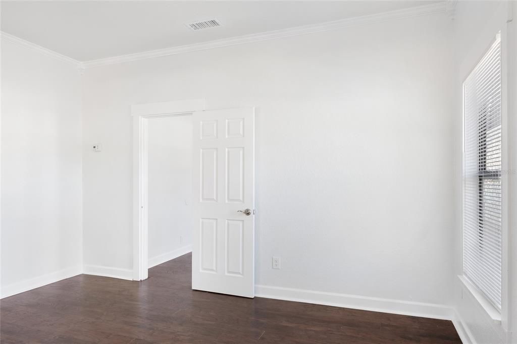 Active With Contract: $1,750 (1 beds, 1 baths, 606 Square Feet)