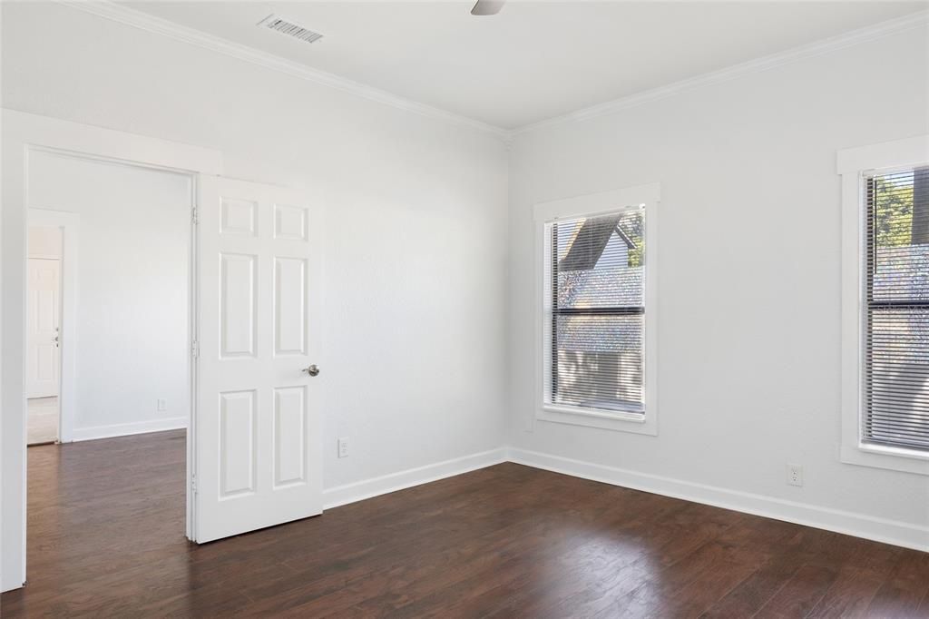 Active With Contract: $1,750 (1 beds, 1 baths, 606 Square Feet)