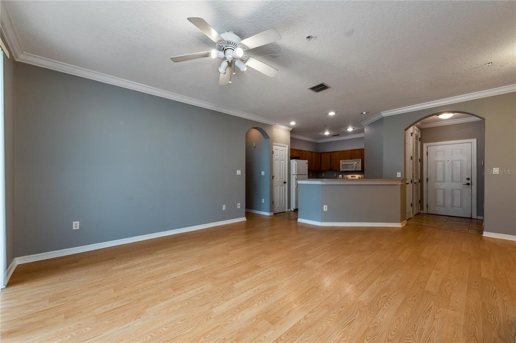 For Sale: $318,978 (2 beds, 2 baths, 1161 Square Feet)