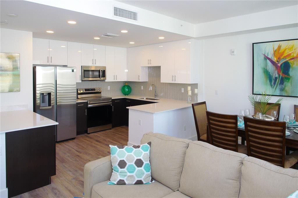 For Rent: $2,499 (1 beds, 2 baths, 958 Square Feet)