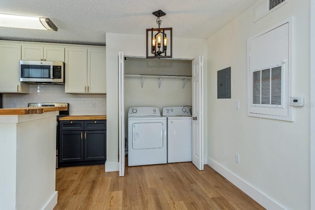 Active With Contract: $165,000 (1 beds, 1 baths, 588 Square Feet)