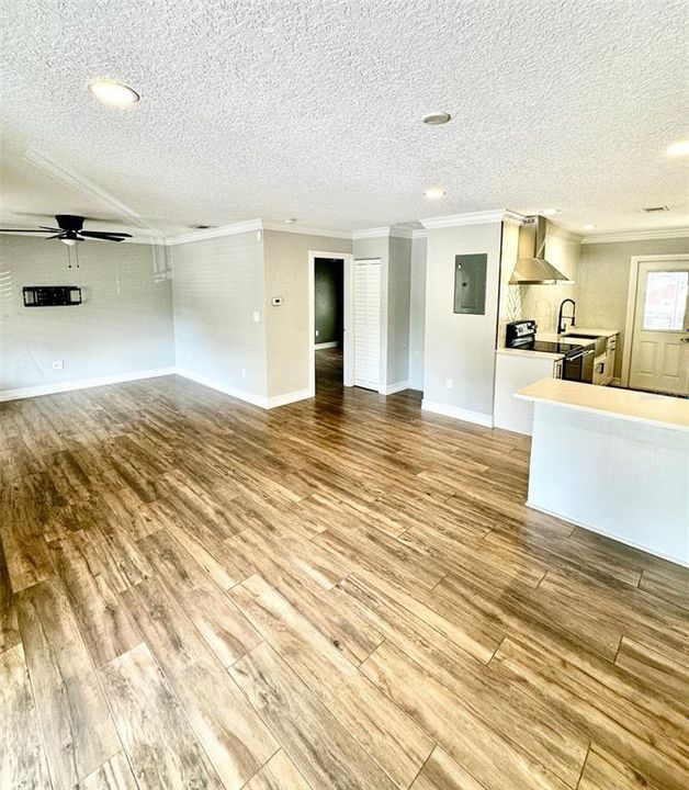 Active With Contract: $269,900 (1 beds, 1 baths, 812 Square Feet)