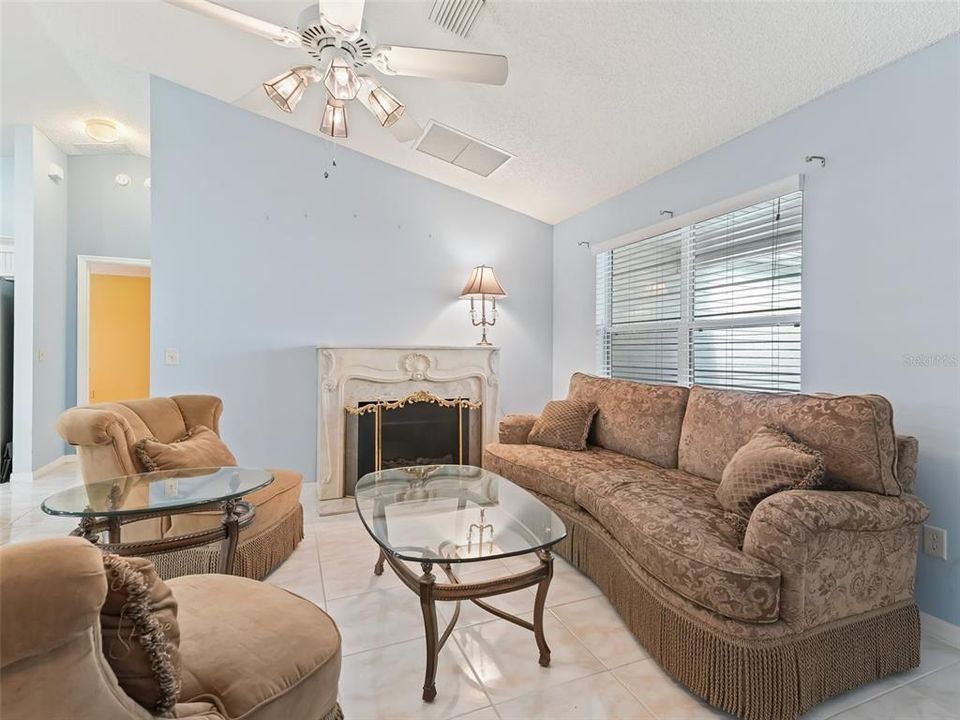 For Sale: $405,900 (3 beds, 2 baths, 1392 Square Feet)