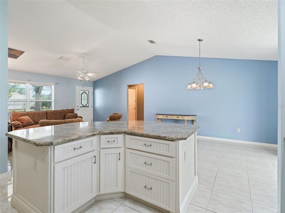 For Sale: $405,900 (3 beds, 2 baths, 1392 Square Feet)