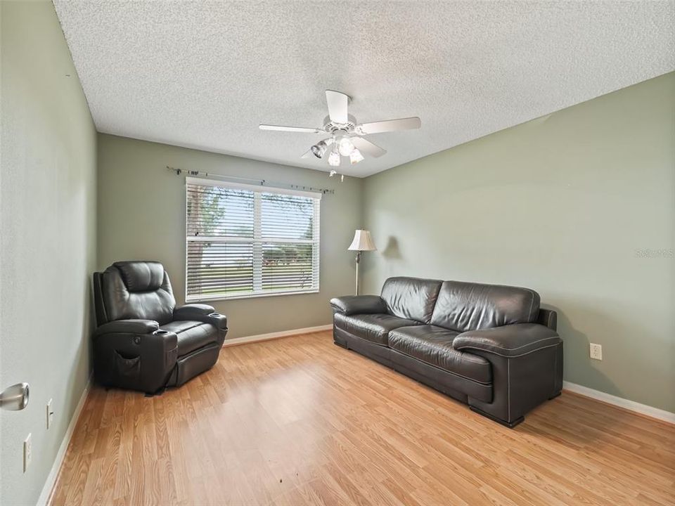 For Sale: $405,900 (3 beds, 2 baths, 1392 Square Feet)