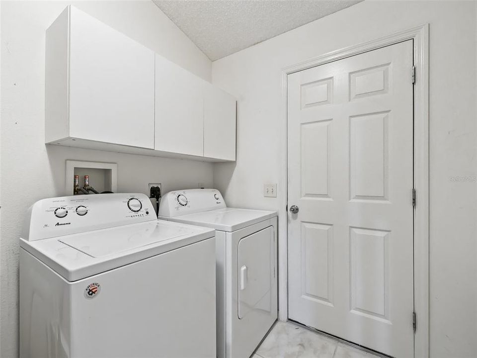 For Sale: $405,900 (3 beds, 2 baths, 1392 Square Feet)