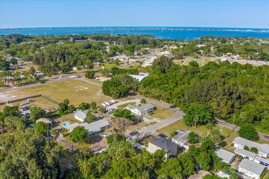 Active With Contract: $349,900 (3 beds, 2 baths, 1473 Square Feet)