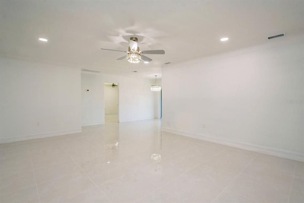 For Sale: $537,500 (3 beds, 2 baths, 1300 Square Feet)