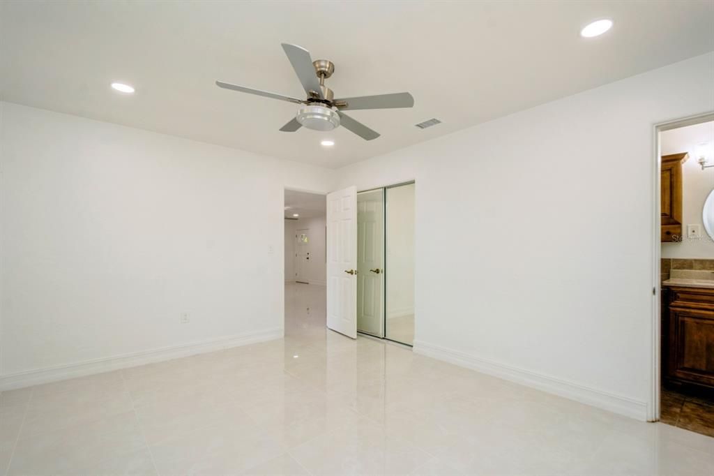 For Sale: $537,500 (3 beds, 2 baths, 1300 Square Feet)