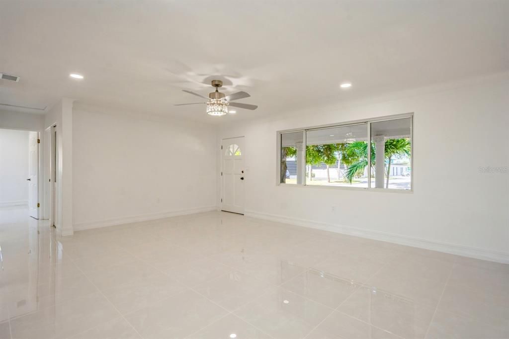 For Sale: $537,500 (3 beds, 2 baths, 1300 Square Feet)